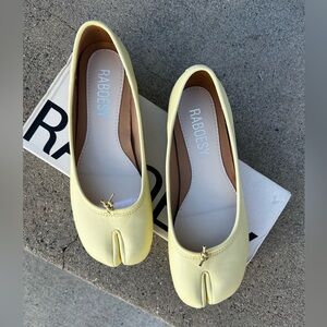 RABOESY Tabi Ballet Yellow Flats